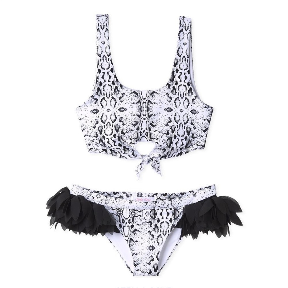 COPY - Stella Cove white snakeskin with 3D black petals